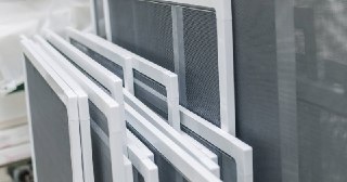 Москитные сетки на пластиковые окна Клин купить по цене от 932 руб.